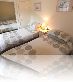 Twin bedroom with TV++